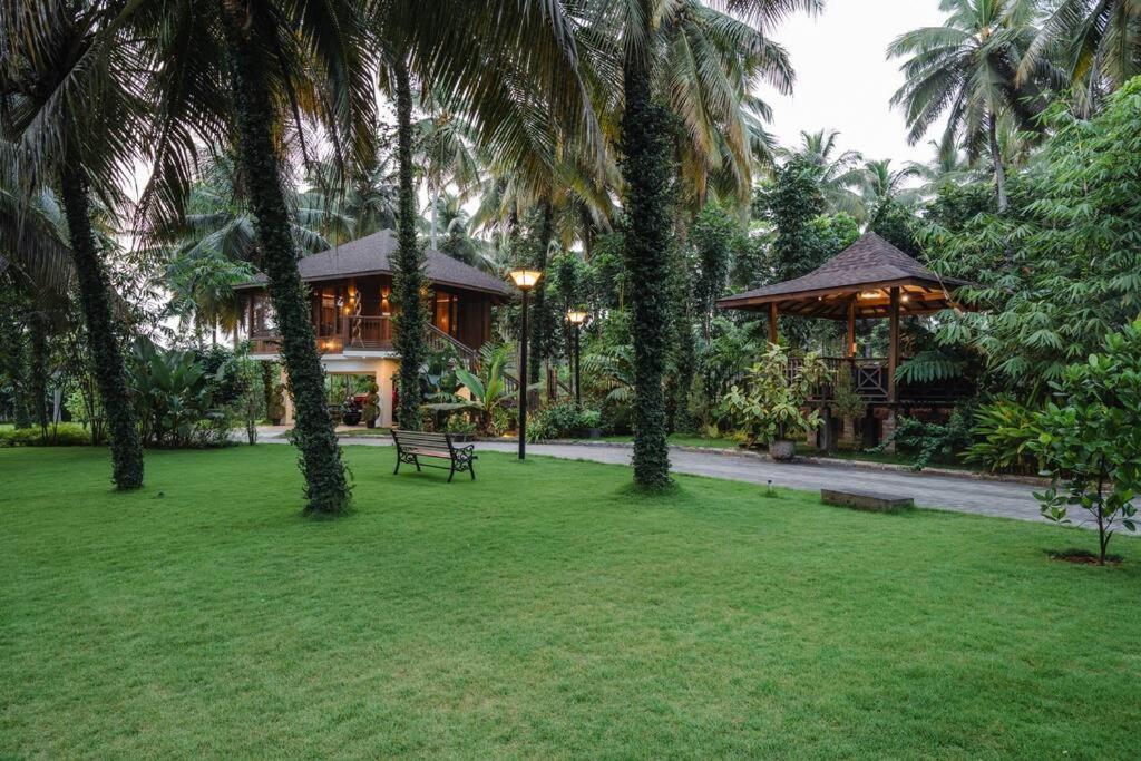 Villa Woods & Palms Pollāchi Exterior photo